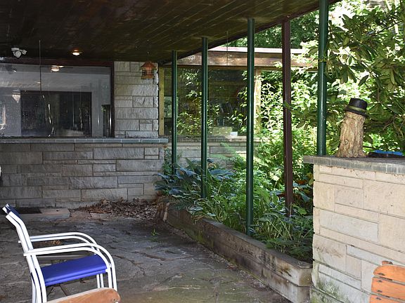 4th image of 1528 Ferndale Blvd