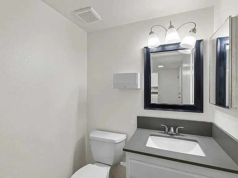 995 Matthew Ct — Photo 15