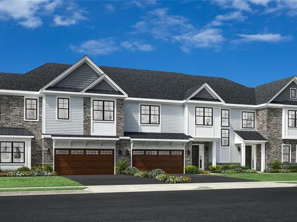2 Royal Birkdale Ln, Westwood, NJ 07675