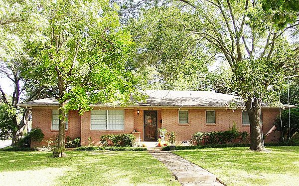 1st image of 2229 Carolinda Dr
