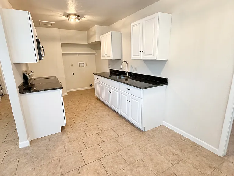526 E Palfrey St — Photo 4