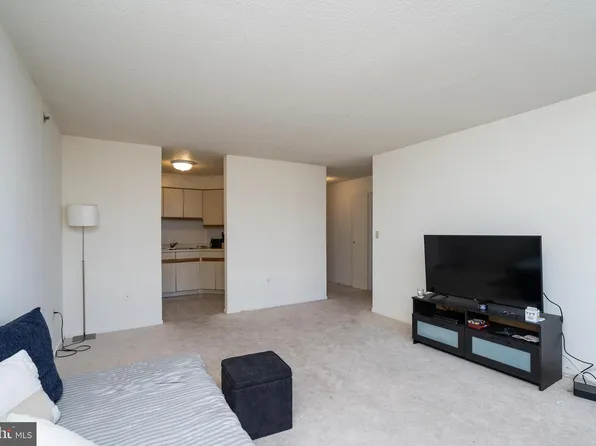 2020 Walnut St APT 19K, Philadelphia, PA 19103