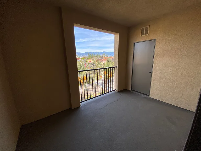 Santa Barbara Luxury Apartment Homes — Photo 16