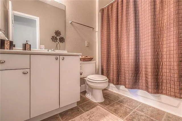11610 Tomahawk Creek Pkwy — Photo 19