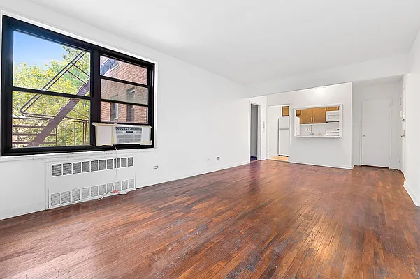 Sold by Remax City Square | media 28