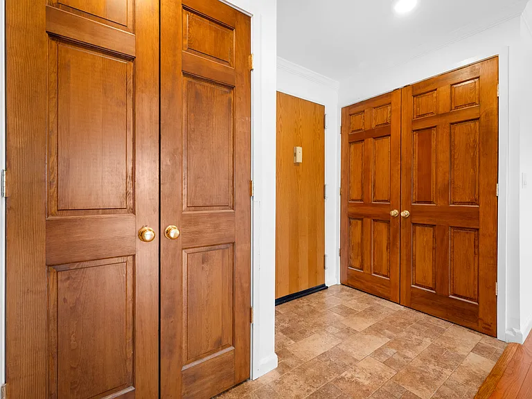 141 Great Neck Rd #2G — Photo 7