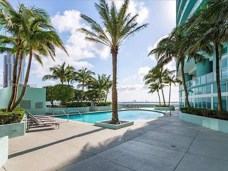 1900 N Bayshore Dr #912 — Photo 16