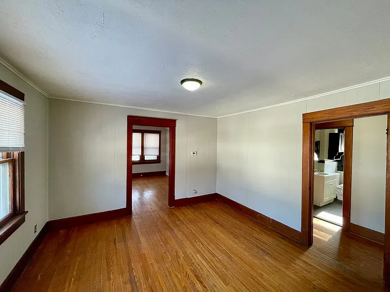 1501 S Spring St — Photo 12