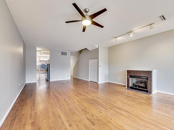 4th image of 324 N Jefferson St APT 302