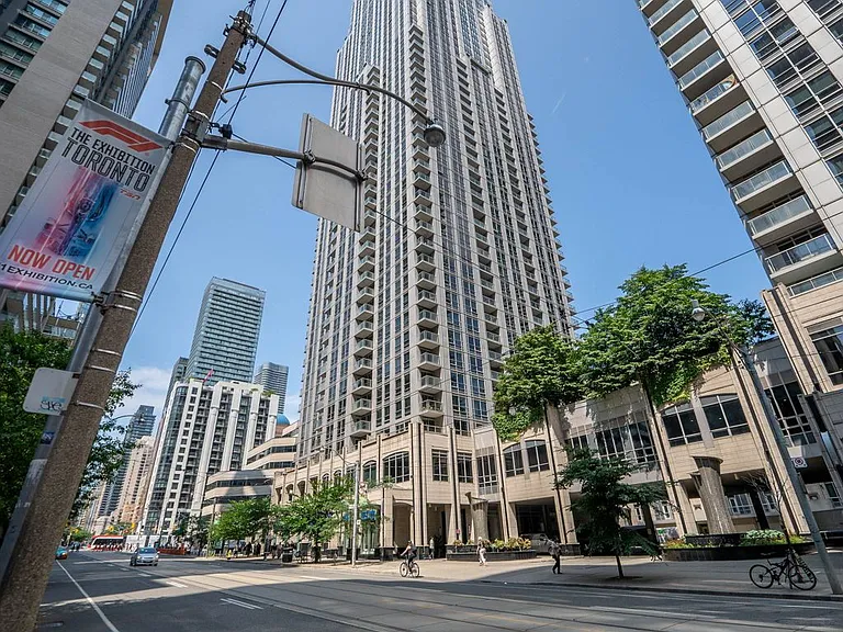 763 Bay St #307 — Photo 4