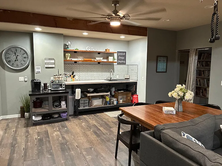E Clover Creek Dr — Photo 7