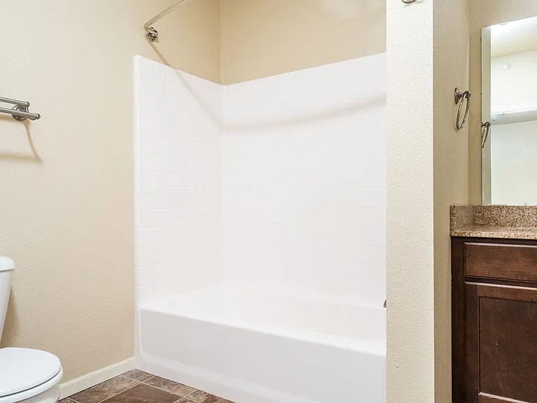 Highland Shores Apartments — Photo 18