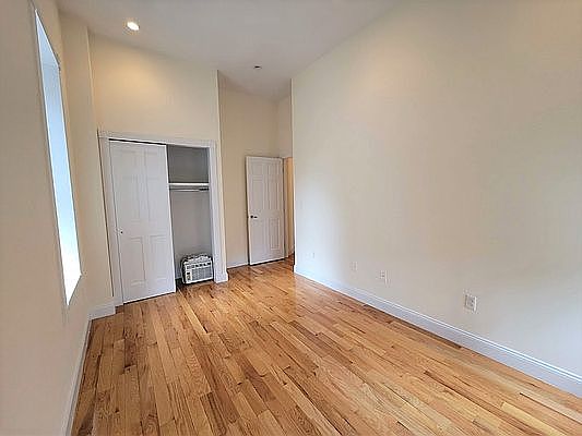 2nd image of 175 Lexington Ave #X