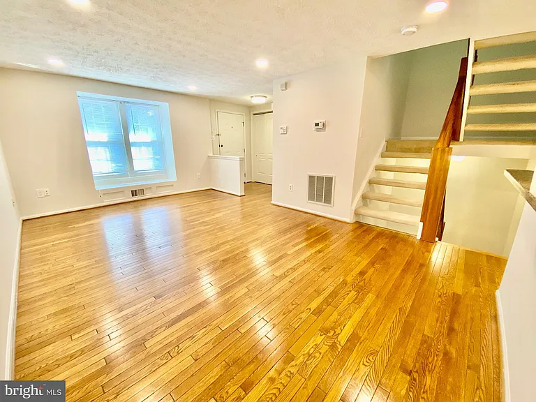 610 Coral Reef Dr — Photo 4