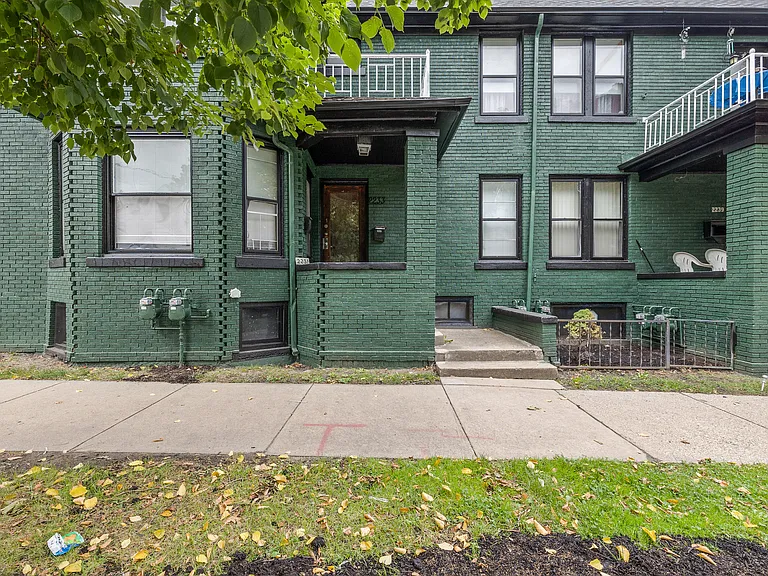 2231 Campbell St — Photo 1
