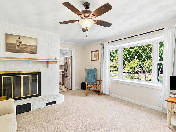 5th image of 204 Green Tree Dr
