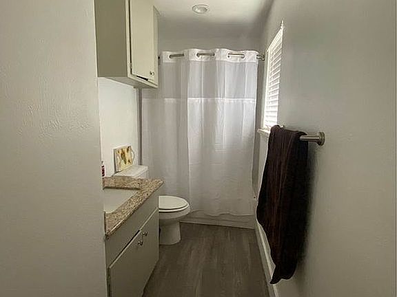 Master en-suite bathroom. 