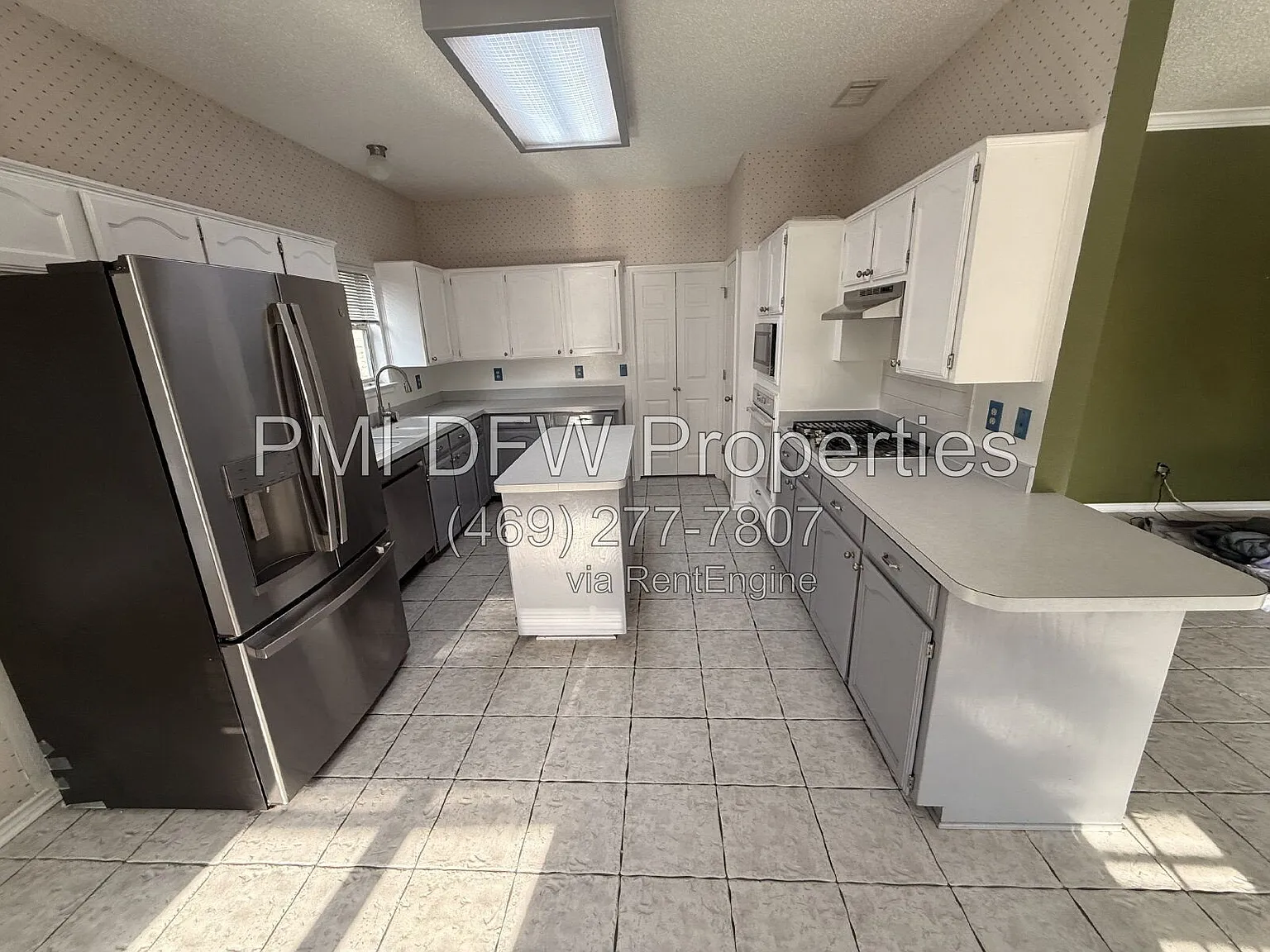 4 bed, 2.5 bath, 2651 sqft, $3,295 — Photo 2