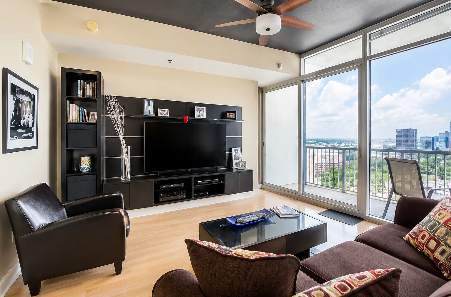 1 bed, 774 sqft, $2,000 — Photo 2