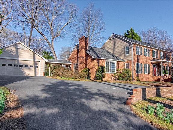 2nd image of 1046 Englewood Dr