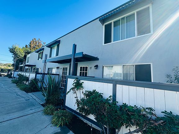 2nd image of 1965 Pomona Ave #6