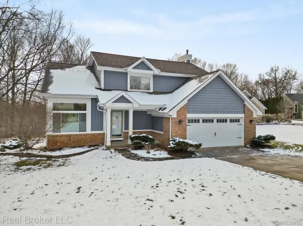 680 Crescent Ct, Ortonville, MI 48462