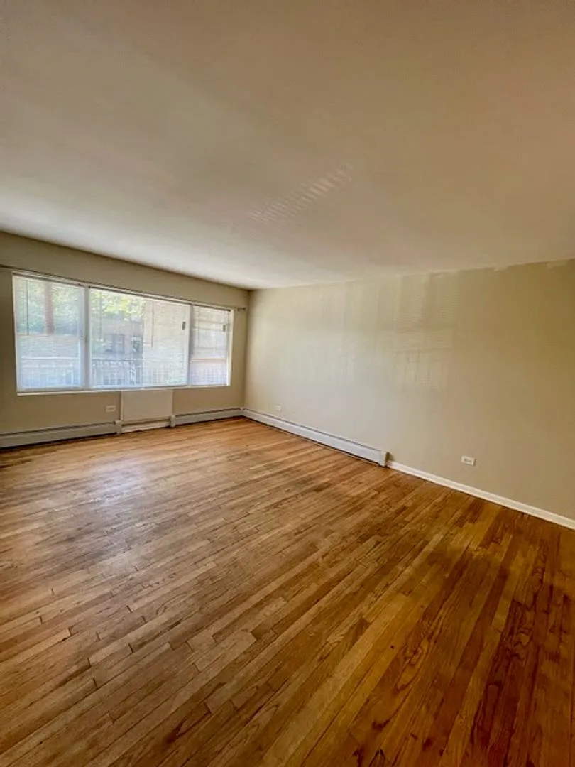 4801 N Ridgeway — Photo 3
