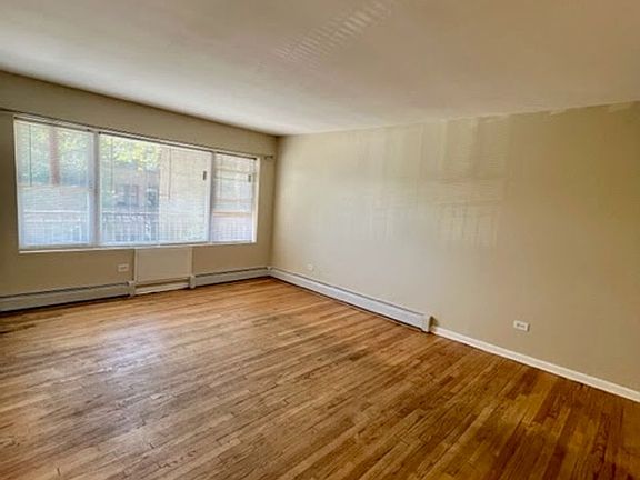 3rd image of 4801 N Ridgeway Ave APT 8