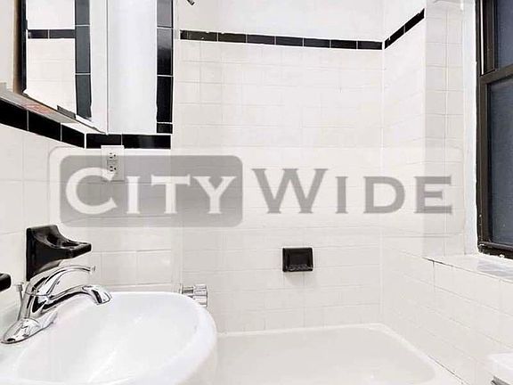 4th image of 238 E 58th St #30