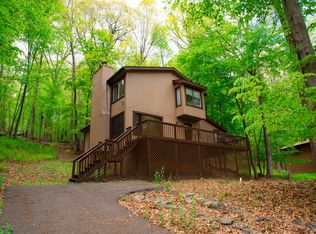 414 Otter Ct, Bushkill, PA 18324