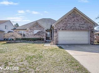 19334 Hillside Dr, Macomb, MI 48044