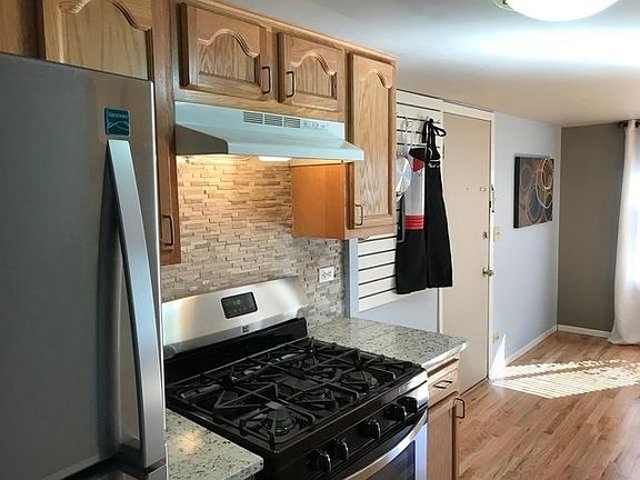 3rd image of 2S763 Winchester Cir E