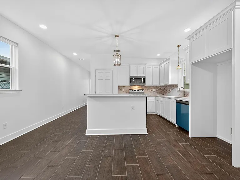 714 Zoe St — Photo 4
