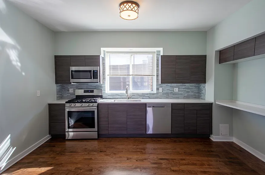 4 bed, 1500 sqft, $2,100 — Photo 2