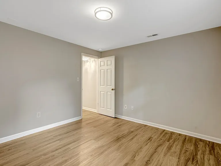 10929 Park Rd — Photo 36