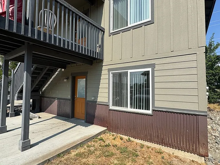 2241 N Airport Rd — Photo 2