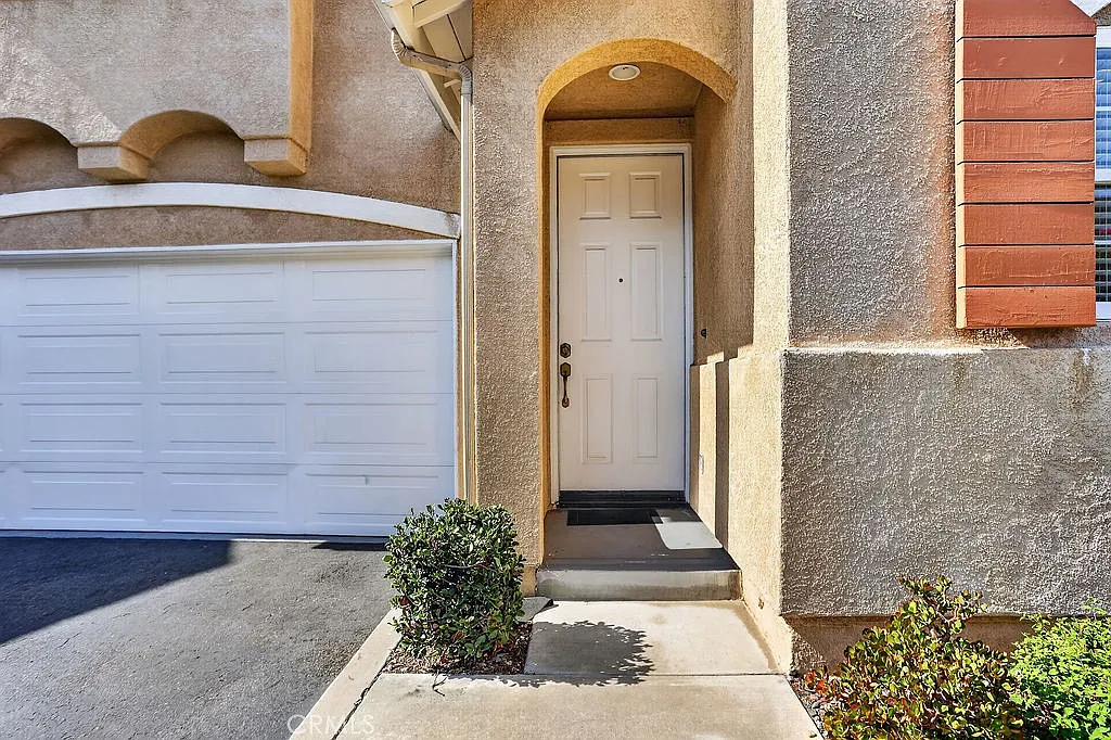 3 bed, 2.5 bath, 1311 sqft, $4,250 — Photo 2