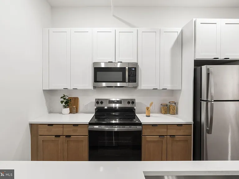 240 Hermitage St #102 — Photo 13