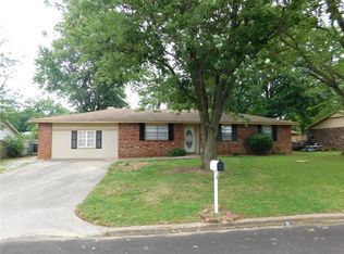 605 S 19th St, Rogers, AR 72758