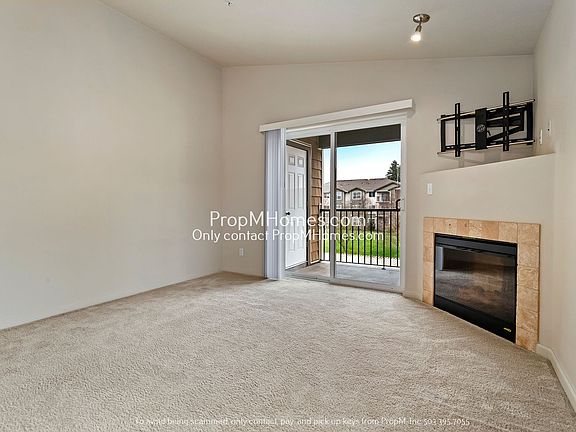 2nd image of 10834 NE Holly St Unit 303