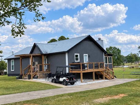 576 Pine Harbor Rd, Pell City, AL 35128