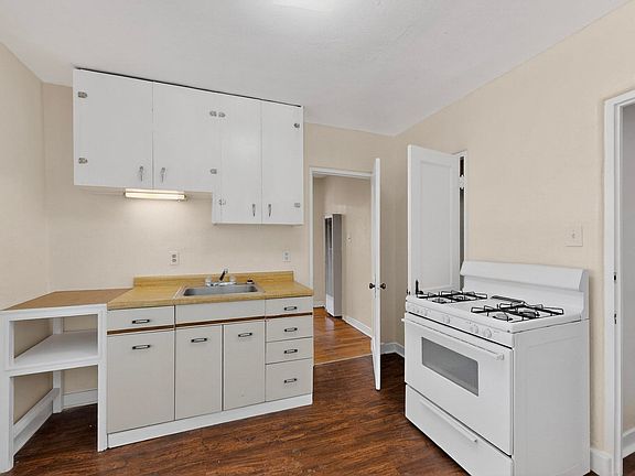 Gas stove in Kitchen