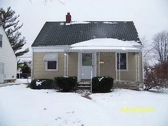 21077 Beechwood Ave photo 1