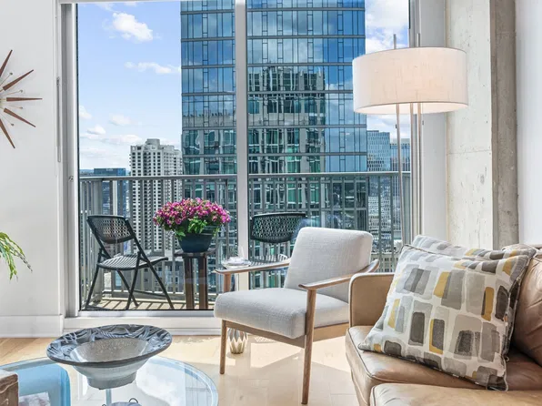 415 Church St APT 2804, Nashville, TN 37219
