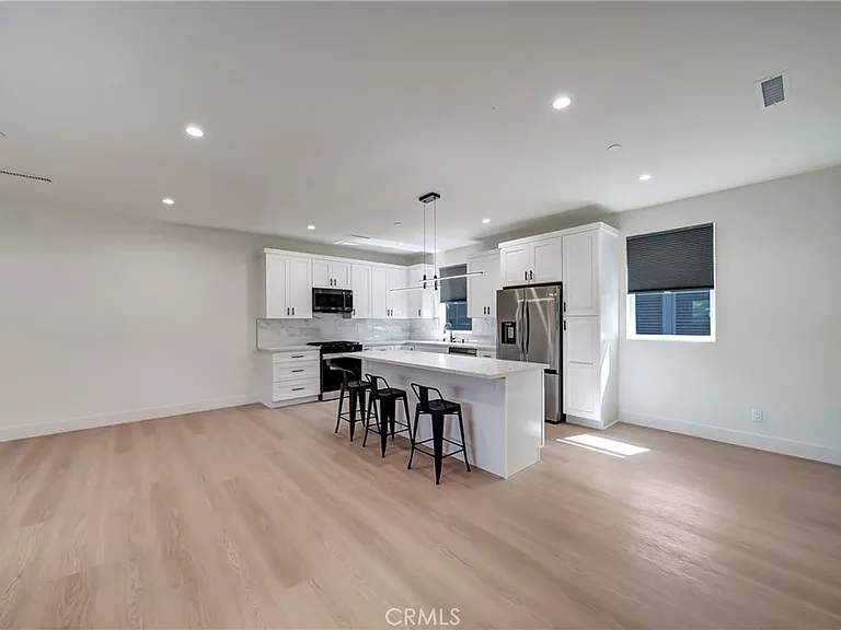 19145 Keswick St — Photo 14