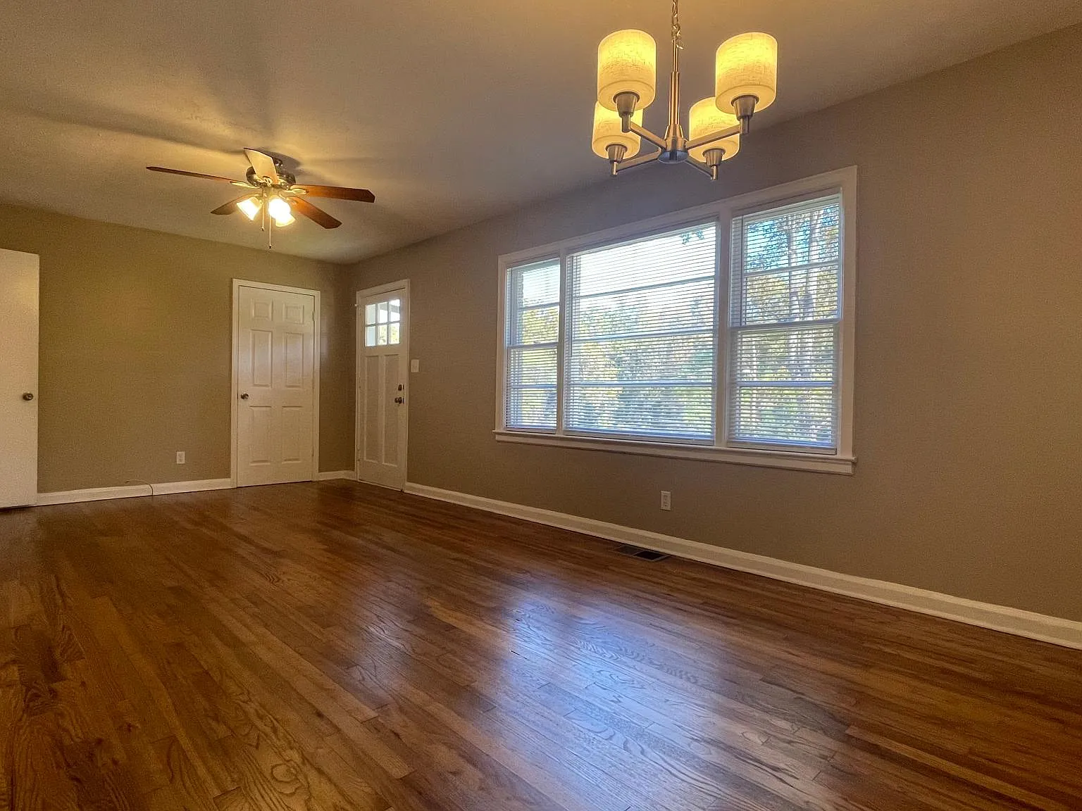 3 bed, 936 sqft, $1,675 — Photo 4