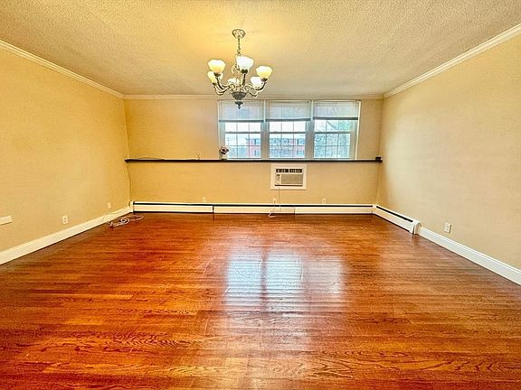 2nd image of 9 Tara Dr Unit 4