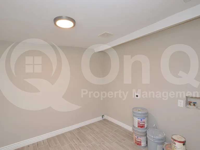 4044 W Burgess Ln — Photo 18