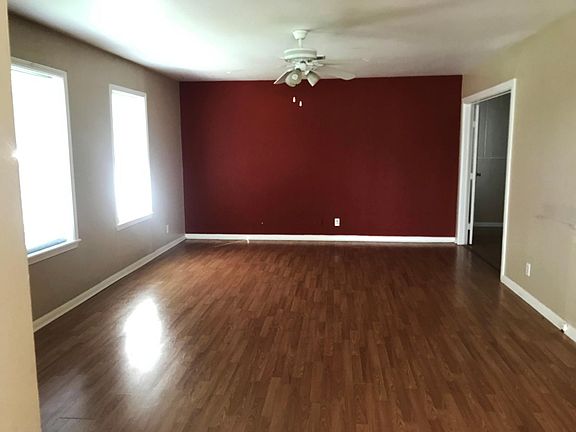 3rd image of 225 Doddridge St