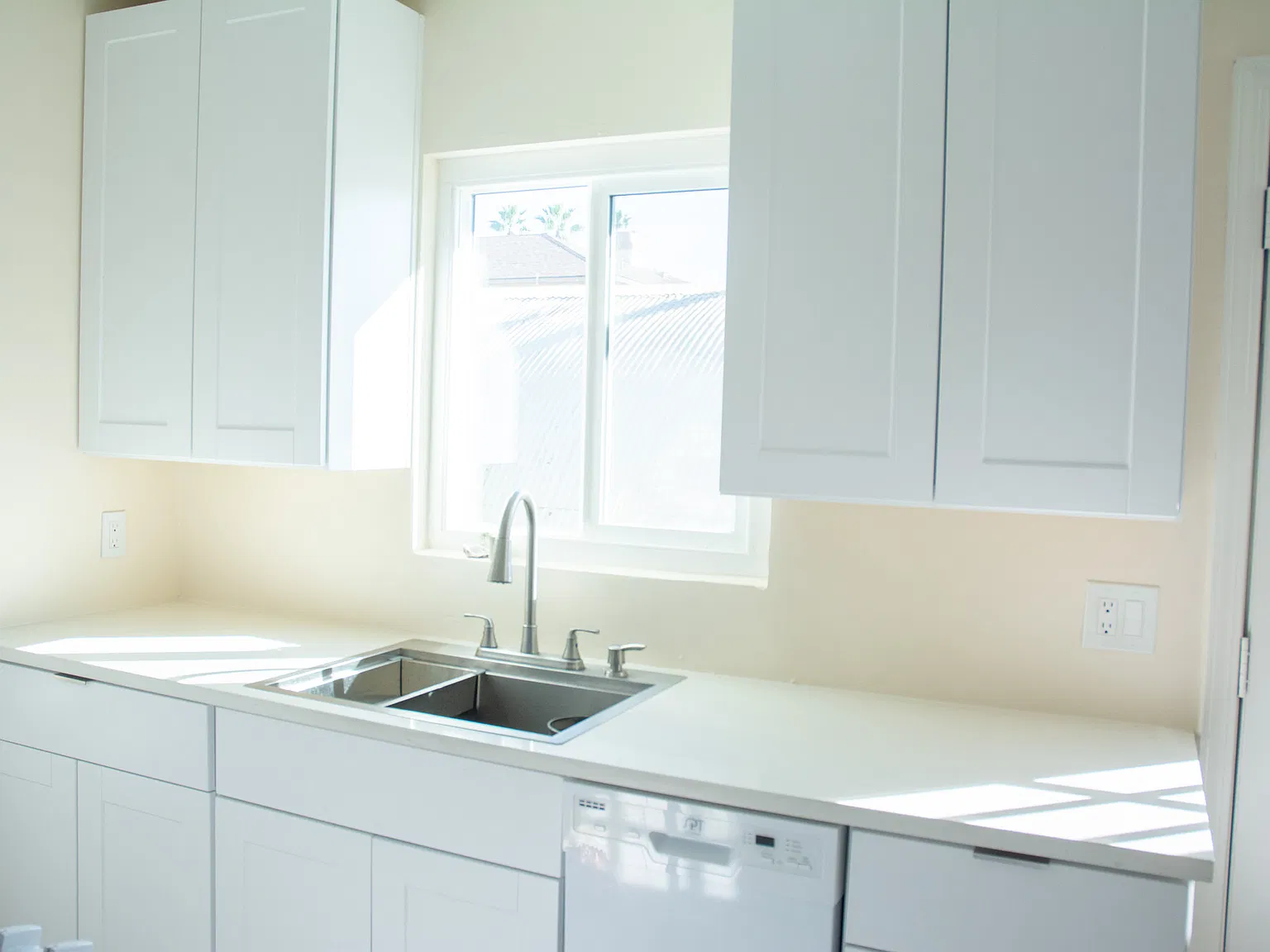 2 bed, 750 sqft, $3,400 — Photo 2